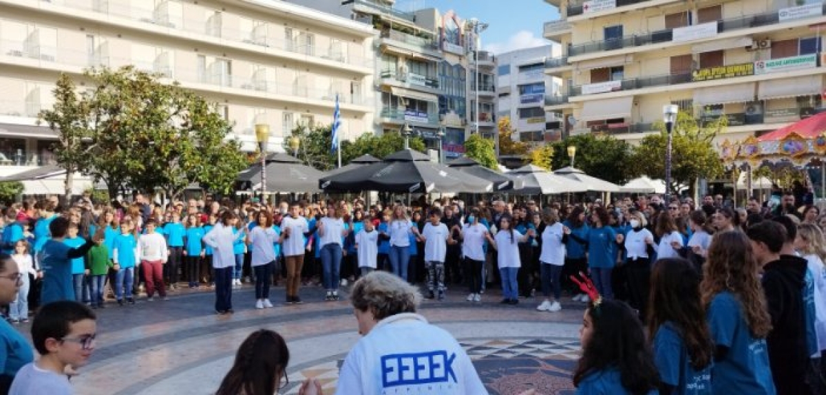 Με στόχο την εξωστρέφεια μαθητές του Ε.Ε.Ε.Ε.Κ Αγρινίου χόρεψαν σε χριστουγεννιάτικη εκδήλωση του Δήμου