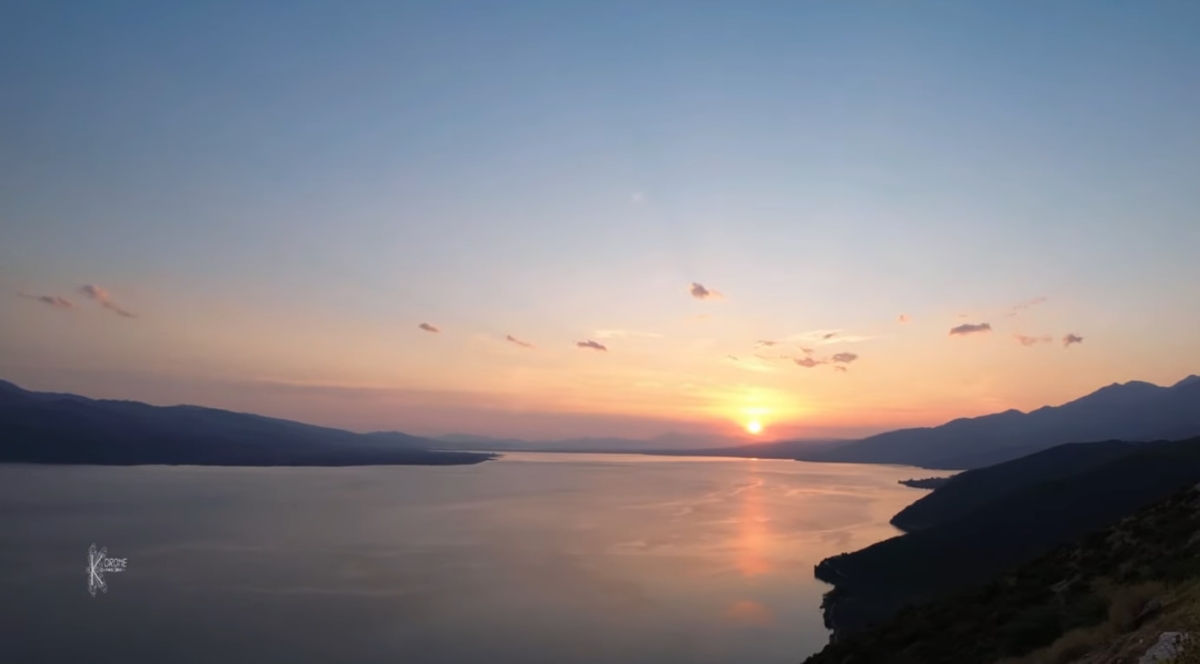 Ηλιοβασίλεμα στην λίμνη Τριχωνίδα (time lapse video)