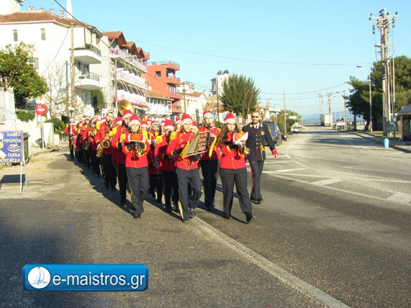 Τα κάλαντα των Χριστουγέννων από τη φιλαρμονική μπαντα της Αμφιλοχίας