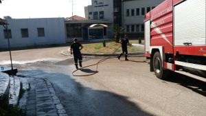 Η Πυροσβεστική καθάρισε το παλαιό Νοσοκομείο Αγρινίου