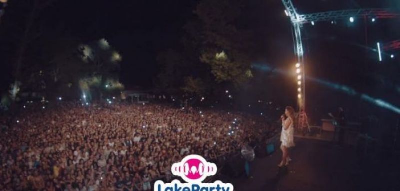 Ξεσήκωσε το κοινό η Έλενα Παπαρίζου στο Lake Party 2019!