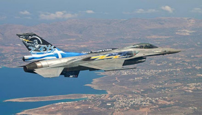 Η μοναδική απογείωση του Έλληνα πιλότου της ομάδας ΖΕΥΣ! [βίντεο]