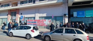 Αγρίνιο: Δυναμική κινητοποίηση των οικοδόμων έξω από τα γραφεία του ΕΦΚΑ