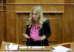 Φωτεινή Αραμπατζή στη Βουλή: Είμαστε κάθε λέξη του Νόμου για το κυρωτικό πλαίσιο κατά των «ελληνοποιήσεων»