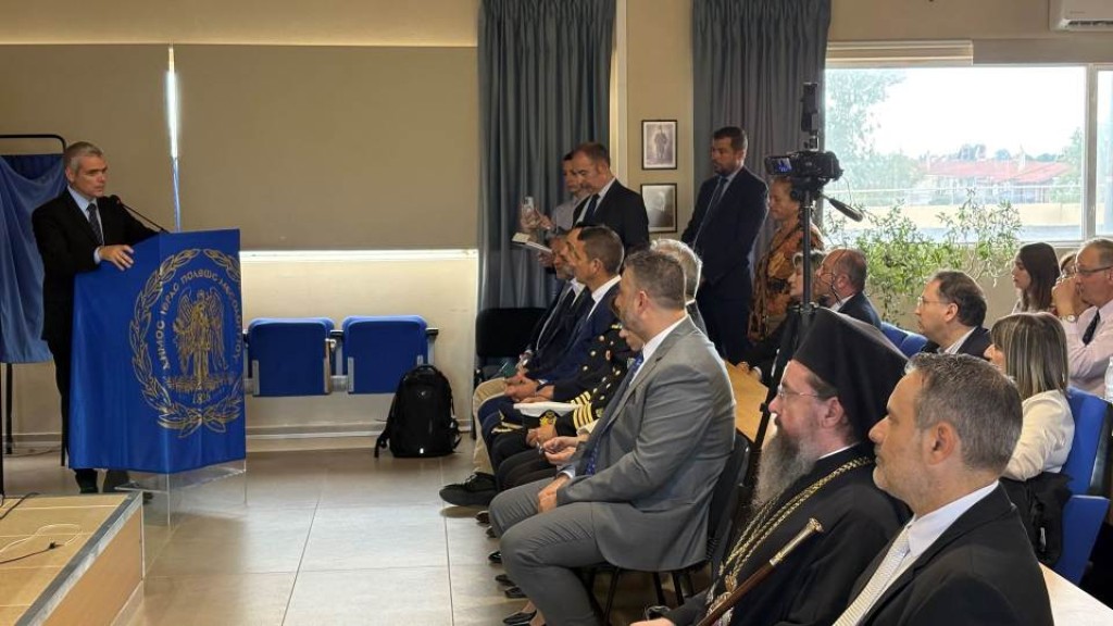 Ο Δήμαρχος Ιερής Πόλης Μεσολογγίου Σπύρος Διαμαντόπουλος βράβευσε τους πρωτεύσαντες των Πανελλαδικών Εξετάσεων