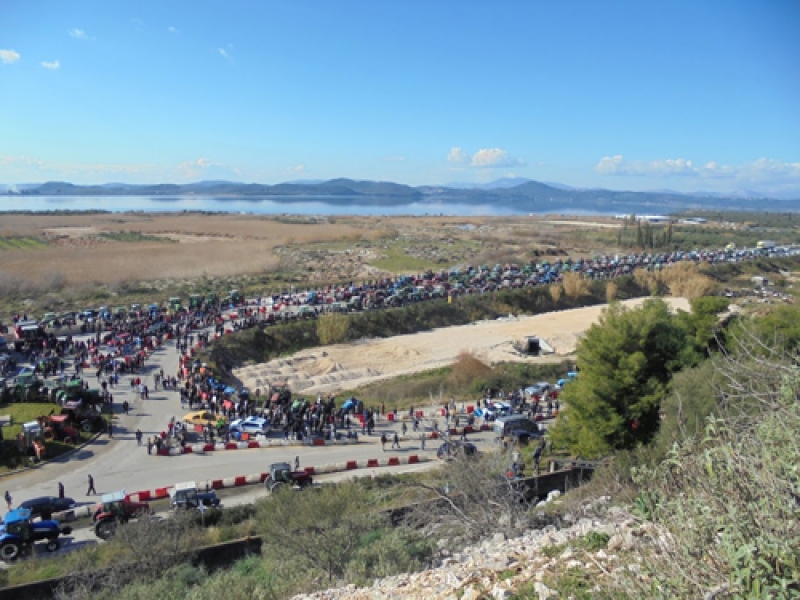 Εντυπωσιακές εικόνες από το αγροτικό συλλαλητήριο στο Κεφαλόβρυσο