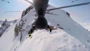 Πήδηξε από ελικόπτερο στον κρατήρα ηφαιστείου [βίντεο]