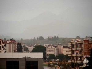 Ξαφνικό μπουρίνι και χαλάζι στο Αγρίνιο