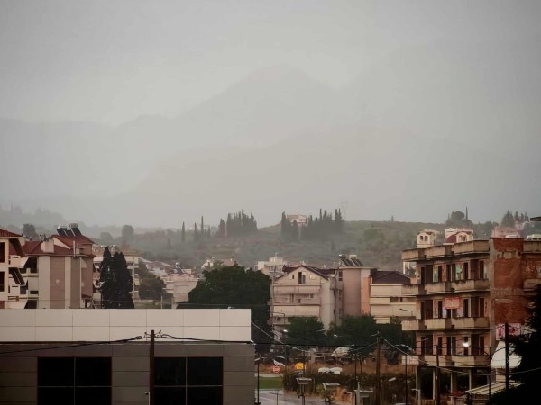 Ξαφνικό μπουρίνι και χαλάζι στο Αγρίνιο