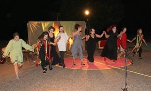 Στο 13ο Πανελλήνιο Φεστιβάλ Ερασιτεχνικού Θεάτρου Διστόμου η θεατρική ομάδα Καλυβίων