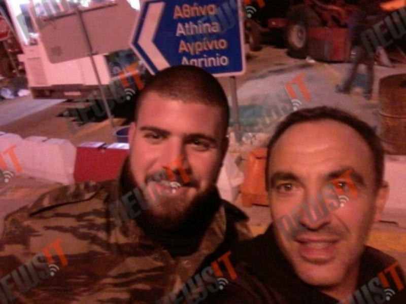 Σέλφι Αλιάγα με τους αγρότες στο Κεφαλόβρυσο