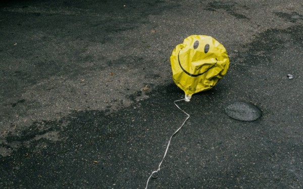 Έρευνα: Γιατί οι νέοι είναι τόσο δυστυχισμένοι σήμερα;