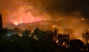 Σταμνά Μεσολογγίου: Υπό έλεγχο η φωτιά – Ο κίνδυνος για τον οικισμό απομακρύνθηκε
