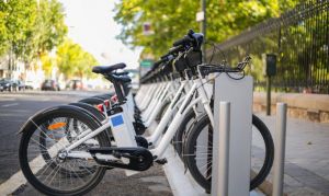 Που θα σταθμεύουν στο Αγρίνιο τα κοινόχρηστα ηλεκτρικά ποδήλατα