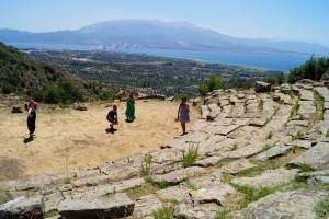 Ετοιμασίες στο Αρχαίο Θεάτρου της Μακύνειας για τη «Μήδεια» του Ευριπίδη
