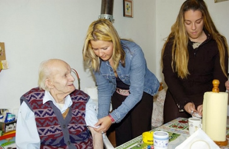 Παρατείνονται “Βοήθεια στο Σπίτι” και “Αντιμετώπιση της Φτώχειας"