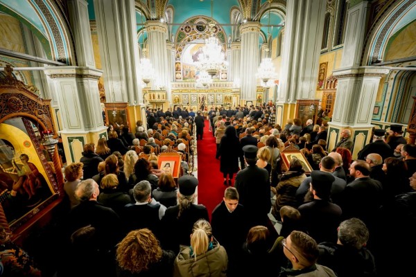 Τα Θυρανοίξια του Αγίου Σπυρίδωνα Μεσολογγίου: «Γιατί τόση πολυτέλεια; Γιατί τόσες δαπάνες; Κρύβει υποκρισία η ερώτηση»