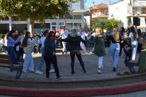 Αθρόα προσέλευση και κέφι στην γιορτή πορτοκαλιού στα Καλύβια (φωτο)