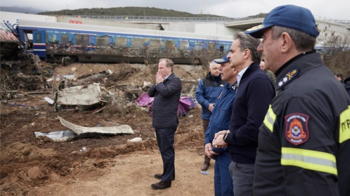 Σύγκρουση τρένων στη Λάρισα: Αγωνία για τον αριθμό των αγνοουμένων, 40 οι νεκροί και 66 τραυματίες