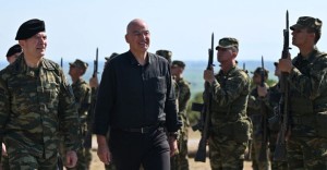 Καταργείται η θητεία σε Αεροπορία και Ναυτικό, όλοι στον Στρατό Ξηράς από το 2026 – Τι θα ανακοινώσει ο Δένδιας