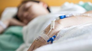 Καλπάζει η γρίπη στην Ελλάδα: Στους 77 οι νεκροί