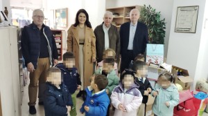 Aγρίνιο: “Η Κοκκινοσκουφίτσα” πρόσφερε τρόφιμα στον Σύλλογο Πολυτέκνων