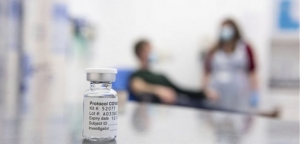 Εμβόλιο κορωνοϊού της AstraZeneca: Επιφυλακτικοί οι επιστήμονες για την αποτελεσματικότητα σε άτομα άνω των 55 ετών
