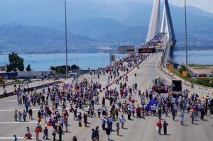 «Δουλειά για όλους» φώναξαν στη Γέφυρα – Χιλιάδες στην πορεία κατά της ανεργίας