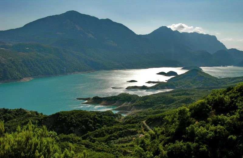 Η Λίμνη Κρεμαστών,η καθαρότερη τεχνητή λίμνη της Ευρώπης! (www.infomust.gr)