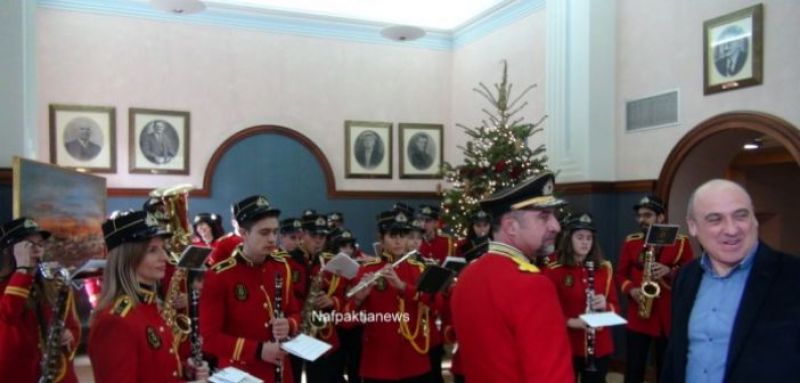 Ναύπακτος: Τα “έψαλλε” στον Βασίλη Γκίζα η Φιλαρμονική (βίντεο-φωτο)