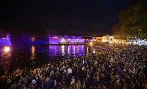 Μεγάλη Παρασκευή στη Ναύπακτο.Το ξεχωριστό τελετουργικό στο Ενετικό Λιμάνι που συγκινεί κάθε χρόνο