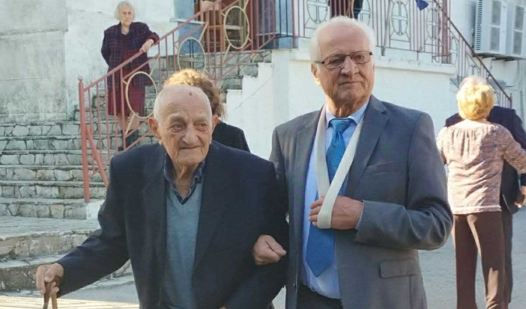 Παπαδάτες Μακρυνείας: Ο 100χρονος Γιώργος Κεφαλής, ο τελευταίος εκπρόσωπος της Εθνικής Αντίστασης, τίμησε την 28η Οκτωβρίου