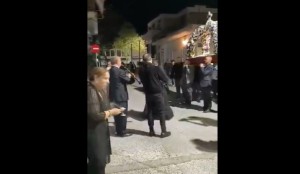 Αγρίνιο: Τα κλαρίνα της οικογένειας Αριστόπουλου μοιρολογούν τον Επιτάφιο με το «Ω γλυκύ μου Έαρ» (βίντεο)