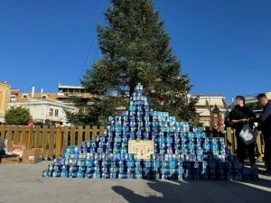 Κάθε χρόνο και ψηλότερο το «Γαλόδεντρο» στο Μεσολόγγι. Μοναδικός θεσμός αγάπης και προσφοράς της μαθητικής κοινότητας  προς το «Χαμόγελο του Παιδιού»