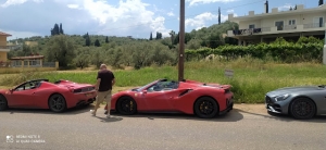 Η Εθνική οδός Αγρινίου Καρπενησίου, με Ιταλίδες «καλλονές» της Ferrari &amp; Pagani (φωτό -βίντεο )