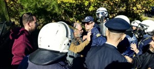 Ένταση στη Γαβρολίμνη όταν οι αγρότες πήγαν να σπάσουν το… μπλόκο της Αστυνομίας