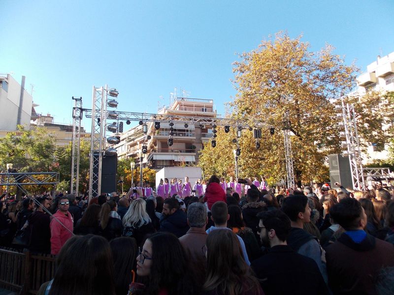 Γέμισε από κόσμο το κέντρο του Αγρινίου (φωτο)
