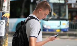 Απαγόρευση χρήσεις social media για τους κάτω των 15: Πώς θα εφαρμοστεί, ποιες εφαρμογές αφορά