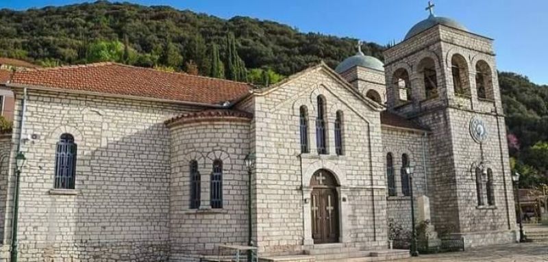 Mε παραδοσιακές στολές η λιτάνευση της εικόνας του Αγίου Νικολάου στην Ανάληψη