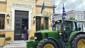 Στους δρόμους οι αγρότες της Ναυπάκτου: «Φέτος το λάδι κοστίζει 4,70 από τον παραγωγό και 14,70 στο ράφι» (βίντεο)