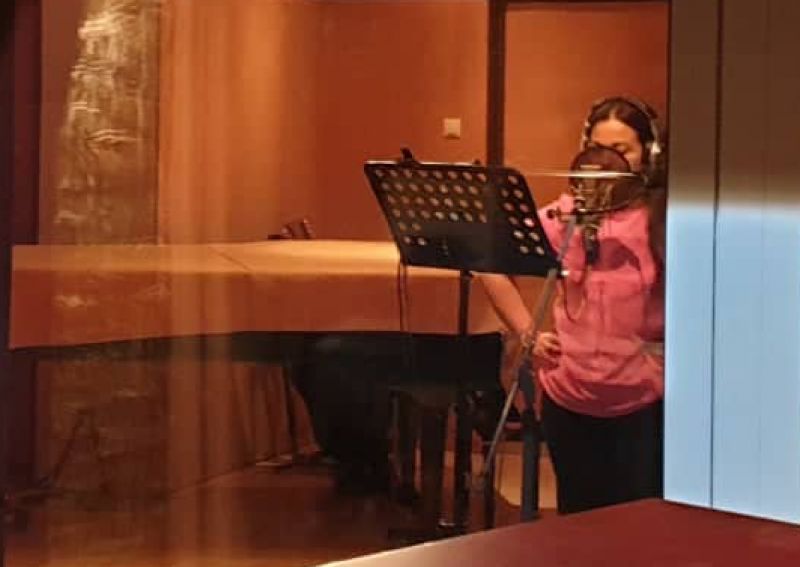 Τζένη Κατσίγιαννη: Στο στούντιο για την ηχογράφηση του νέου της τραγουδιού