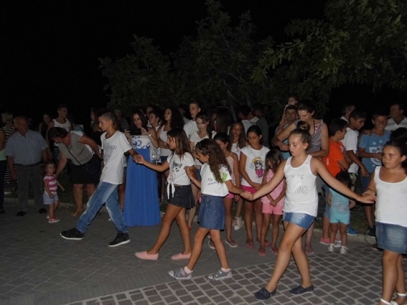 Γλέντι και χορός στη Βαρκαρόλα 2015 στο Μενίδι