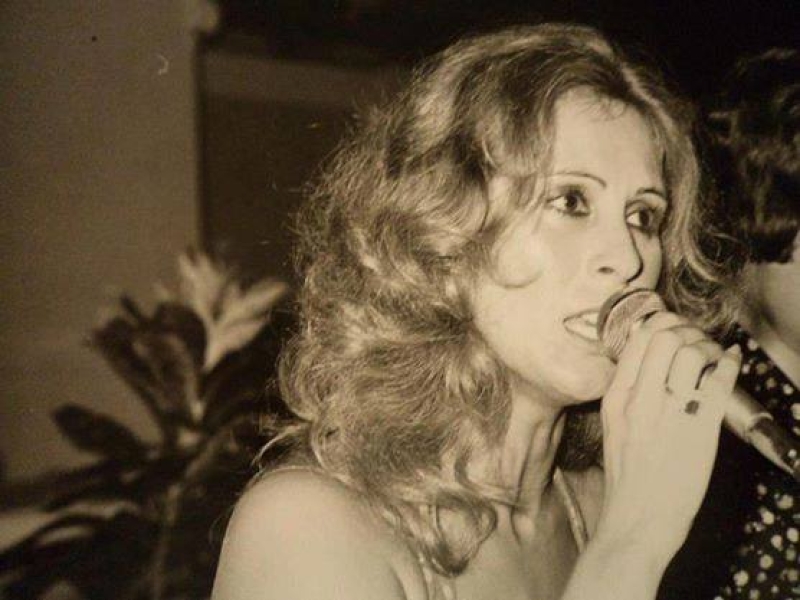 «Σταμάτησαν του ρολογιού οι δείκτες»: Πέθανε η σπουδαία τραγουδίστρια Ρένα Κουμιώτη