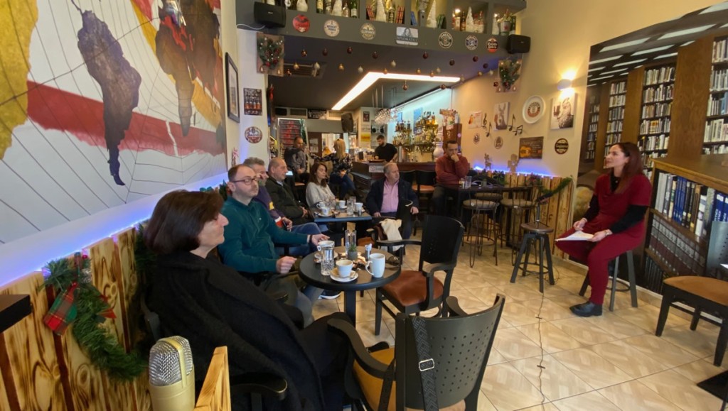 Πραγματοποιήθηκε η τελευταία για το 2025 συνάντηση του ΦΙΛΟΣΟΦΙΚΟ ΚΑΦΕΝΕΙΟ ΑΓΡΙΝΙΟΥ ΤΗΣ ΚΙΝΗΣΗΣ "ΦΩΣ ΣΕ ΔΡΑΣΗ" με θέμα "H Σχέση των φύλων στη σύγχρονη κοινωνία."