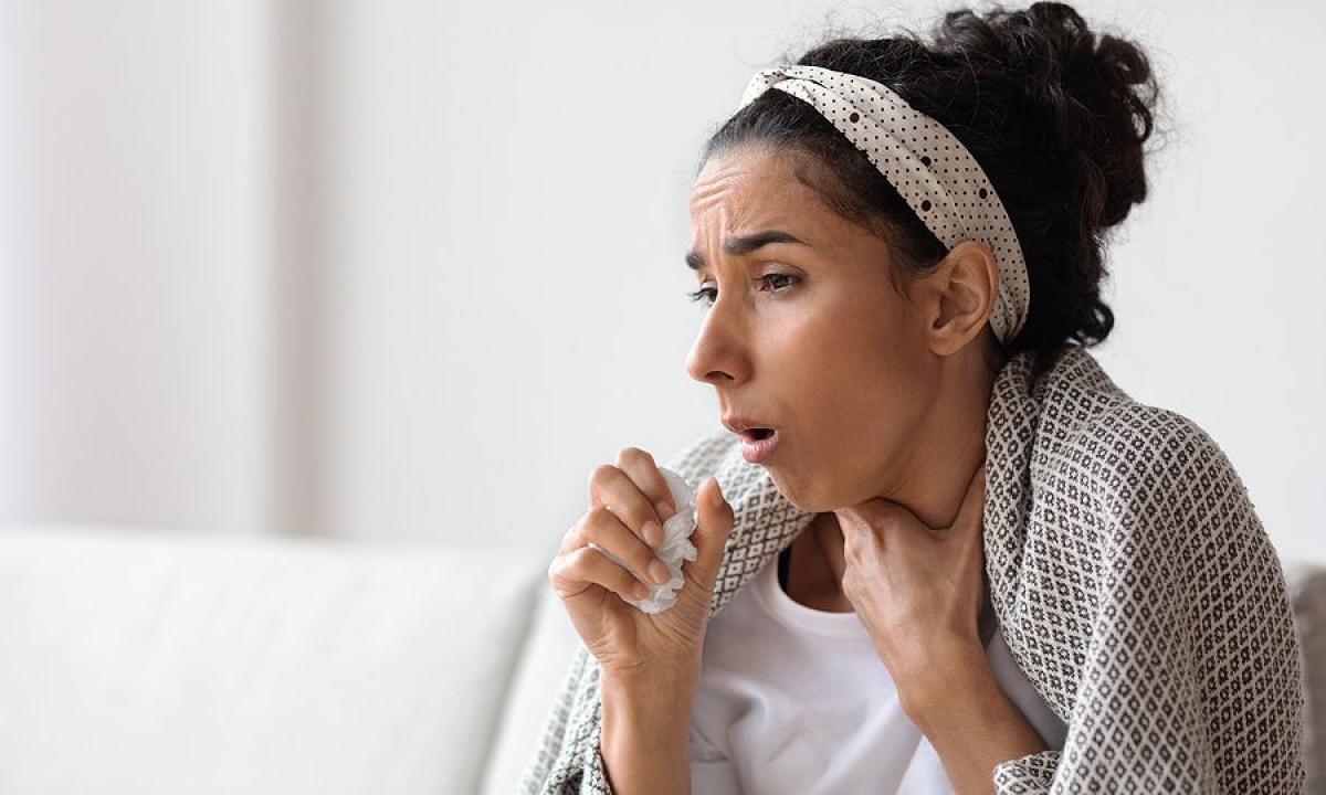 Με αυτές τις πέντε σπιτικές θεραπείες για να σταματήσετε τις κρίσεις βήχα