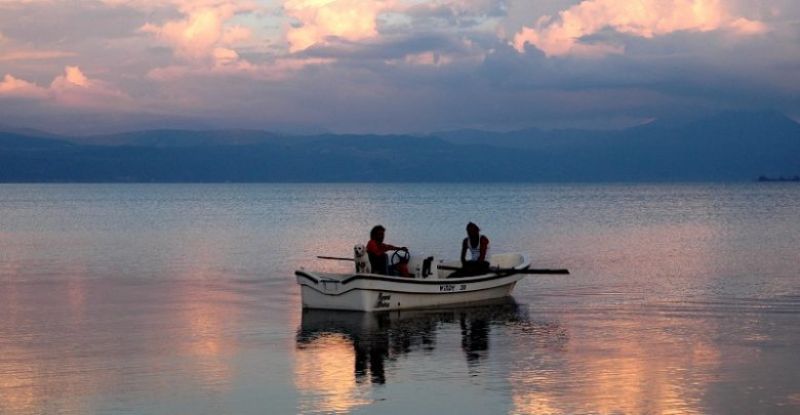 Όμορφες εικόνες από τη λίμνη Τριχωνίδα