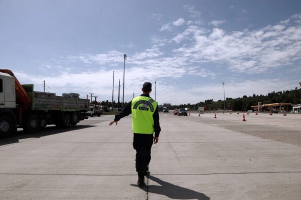Αυξημένα μέτρα της Τροχαίας για την 25η Μαρτίου 2025 - Απαγόρευση κυκλοφορίας φορτηγών άνω των 3,5 τόνων