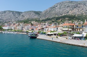 Αστακός: Απαγόρευση στάσης – στάθμευσης οχημάτων και δίκυκλων στην παραλία