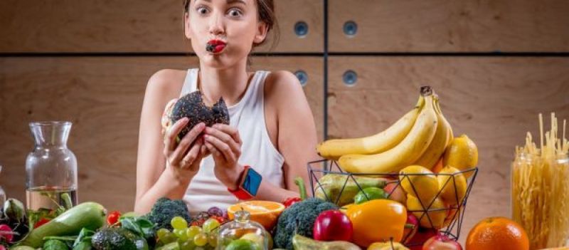 Φάτε άφοβα: Οι 10 τροφές που μπορείς να τρως όσο θέλεις χωρίς να παχαίνεις