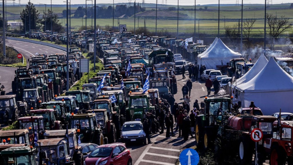 Αποφασίζουν στα Μάλγαρα οι αγρότες, στο τραπέζι κλιμάκωση ακόμη και με κάθοδο των τρακτέρ στην Αθήνα